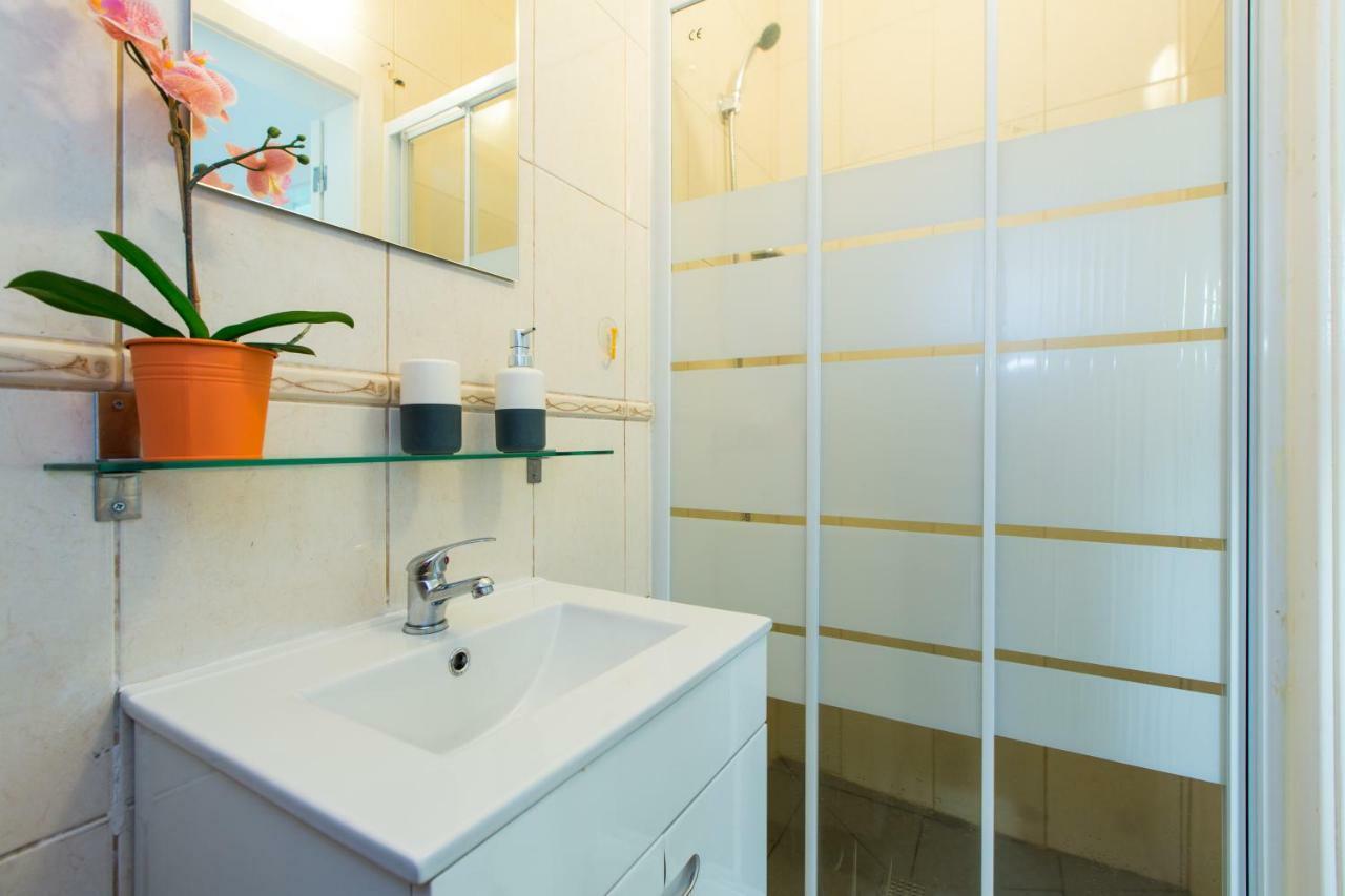 Santos Neighborhood Apartment Lisbon Bagian luar foto